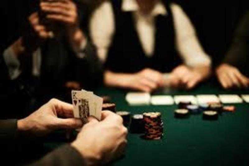 Cách chơi bài poker vòng pre-flop