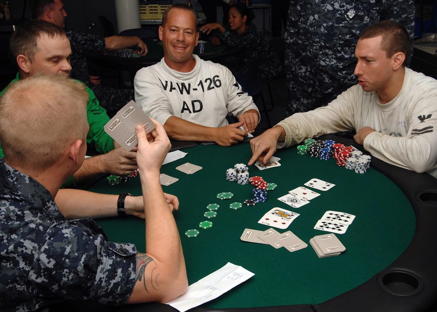 Top 4 Trận Đấu Poker Hấp Dẫn Nhất Mọi Thời Đại - Diendanpoker